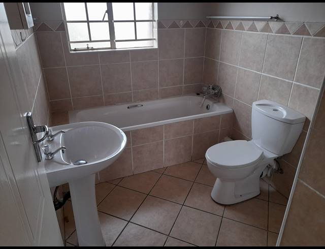 2 BEDROOM TOWNHOUSE FOR SALE IN PHILIP NEL PARK